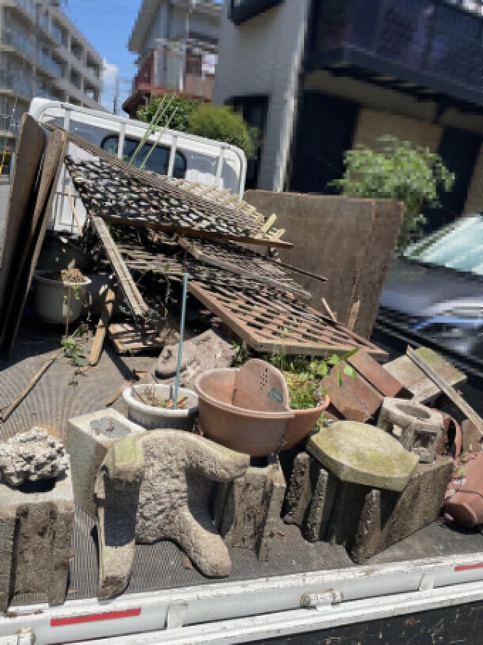 植木鉢・プランター・お庭残置物処分｜戸建て売却に伴うお庭全体片付け