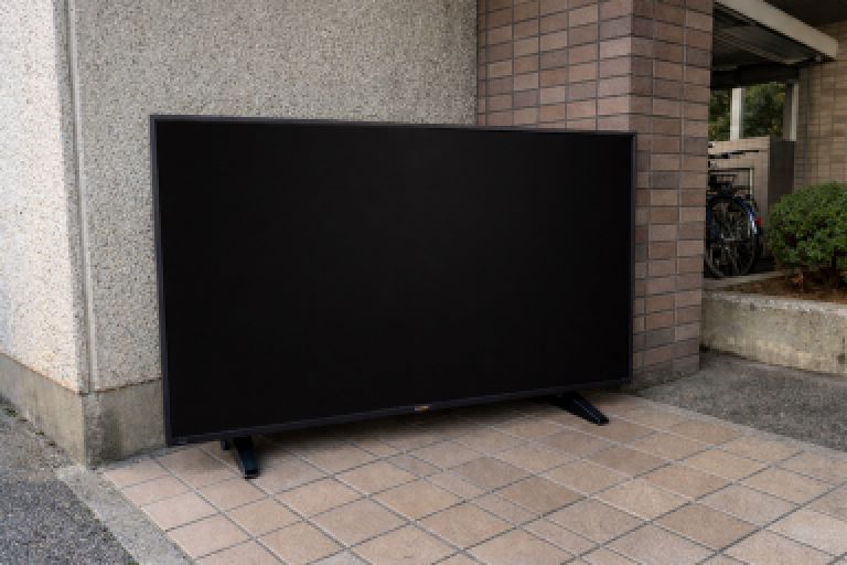 チューナーレステレビ７０型