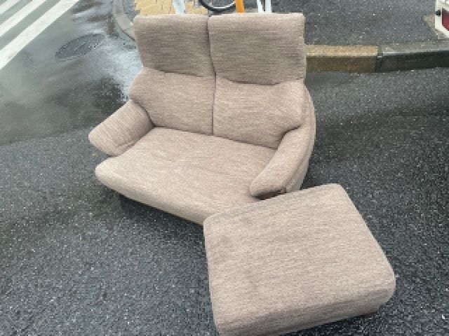 ニトリ２人掛けソファーとオットマン