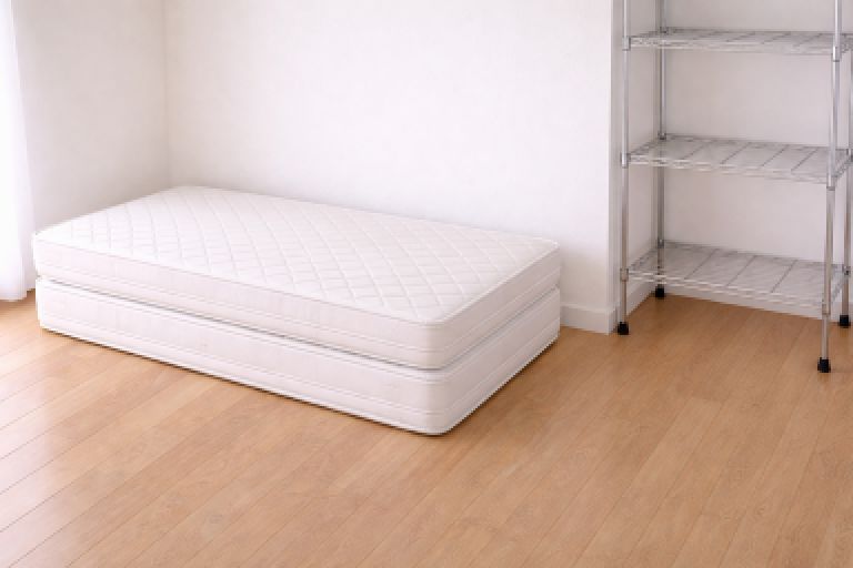 マットレスとメタルラック