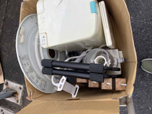 ダンボール入ったごみ