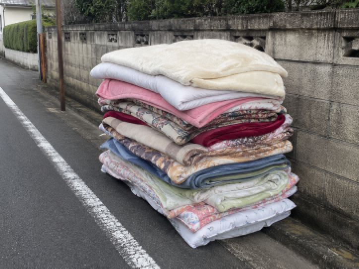 大量の布団