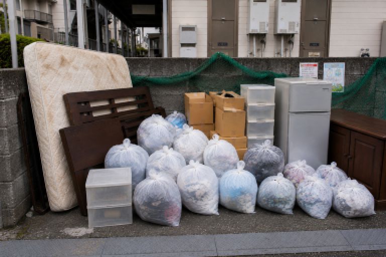 ゴミ置き場にあるごみ